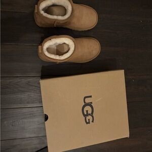 UGG Classic Chestnut Boots with Shearling Lining